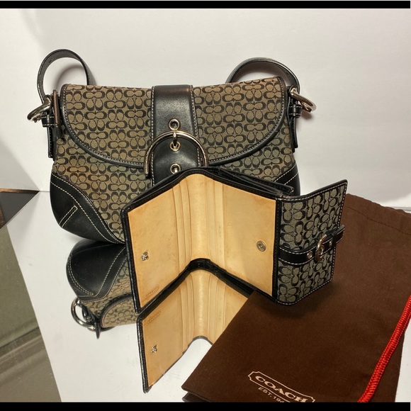 Coach logo’d short shoulder bag/matching wallet - Picture 7 of 7